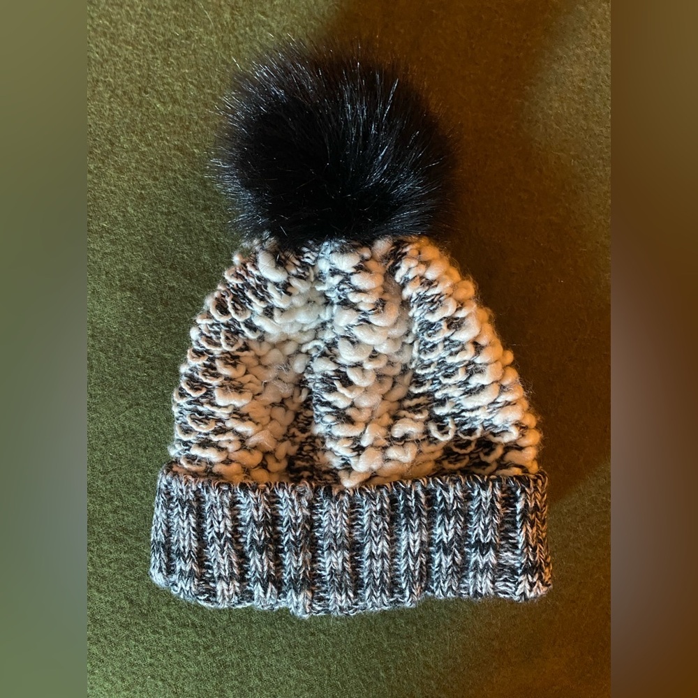 Kyi Kyi Harmony Faux Fur Beanie Hat | Black & White | Worn Once EUC